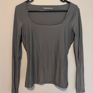 Abercrombie & Fitch Gray Long Sleeve Top